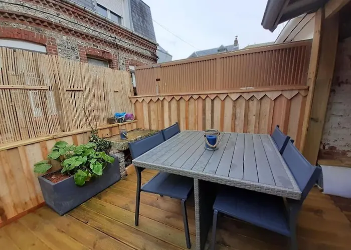 Yport, maison de pêcheur avec jolie terrasse.